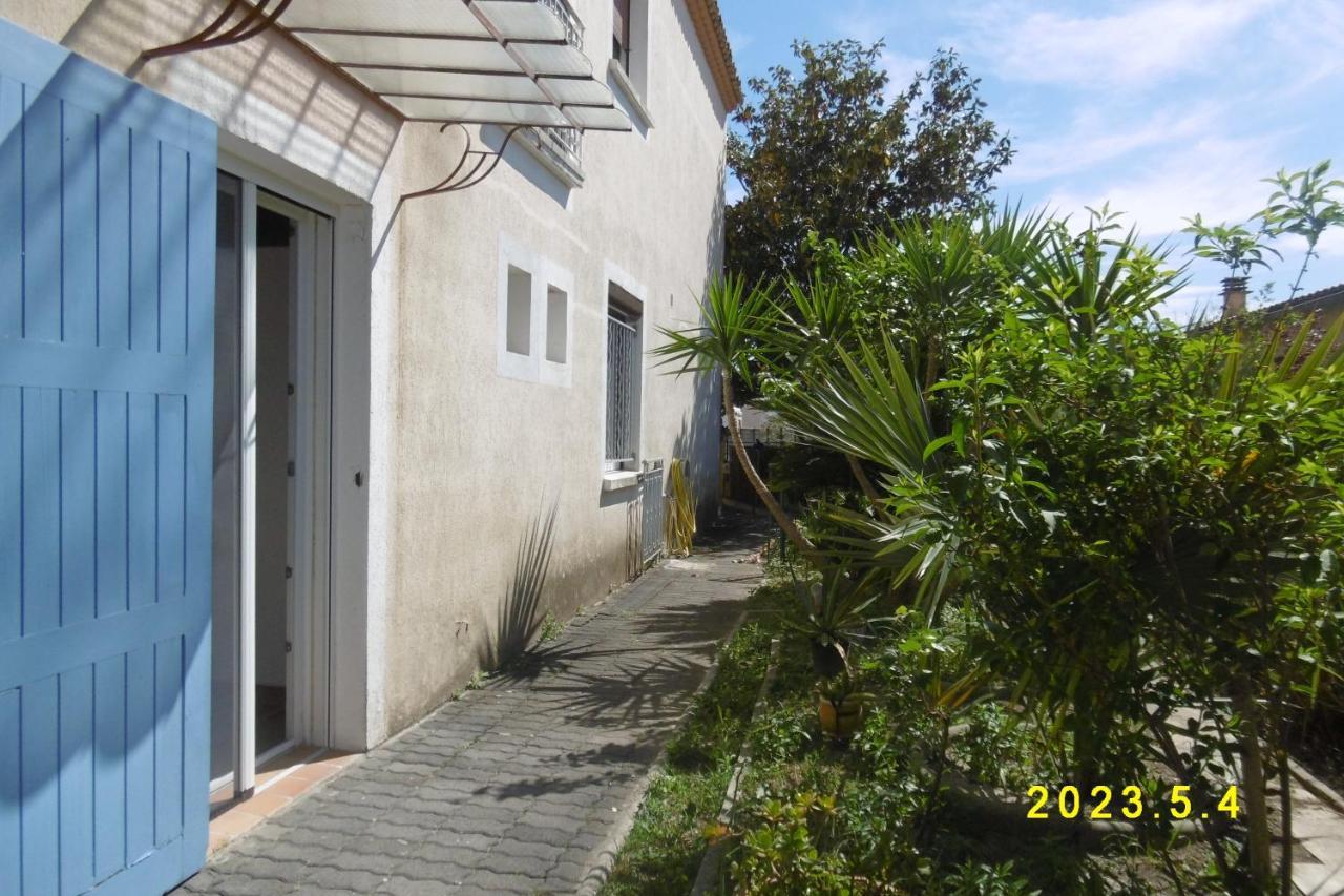 Rez De Chaussee Studio Climatise Dans Villa Aigues-Mortes Exterior foto